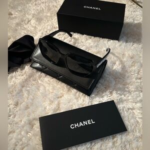 Channel glasses